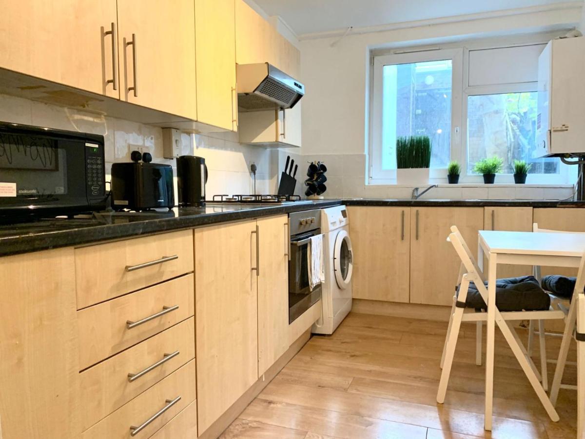 Private Bedrooms In A Flat! Home Away From Home! Shared Bathroom Лондон Екстериор снимка